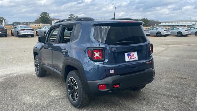 2023 Jeep Renegade RENEGADE TRAILHAWK 4X4