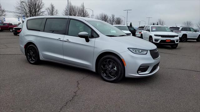 2023 Chrysler Pacifica Hybrid PACIFICA PLUG-IN HYBRID TOURING L