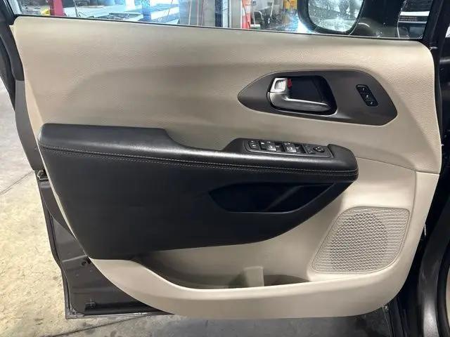2020 Chrysler Pacifica Touring L