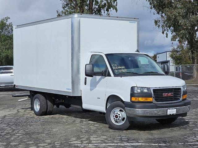 2023 GMC Savana Cutaway Work Van 34