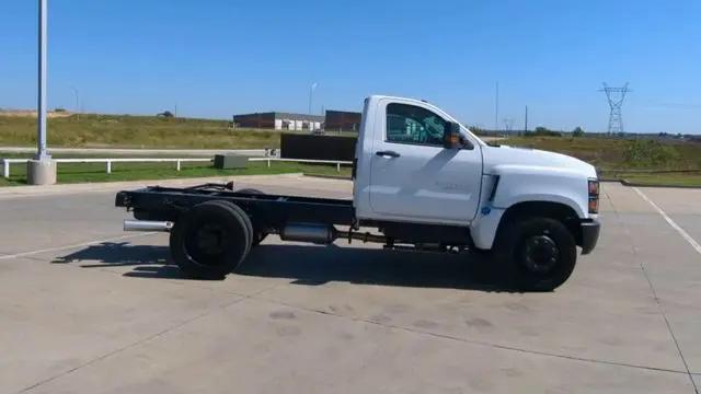2023 Chevrolet Silverado MD LT
