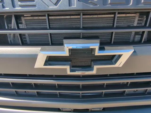 2023 Chevrolet Silverado MD LT