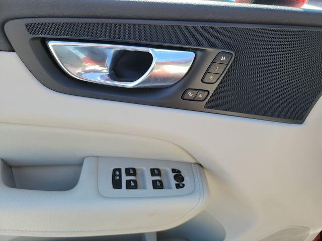 2021 Volvo XC60 T5 Momentum
