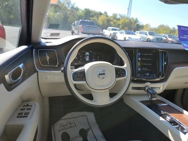 2021 Volvo XC60 T5 Momentum