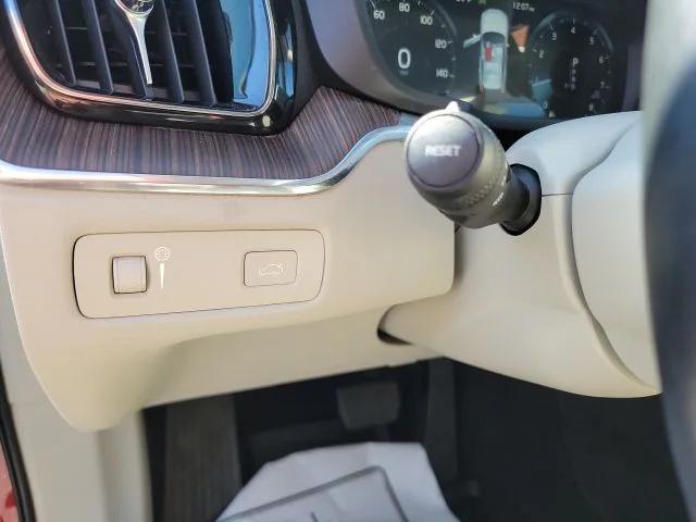 2021 Volvo XC60 T5 Momentum