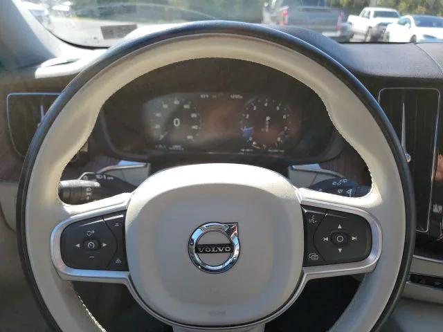 2021 Volvo XC60 T5 Momentum