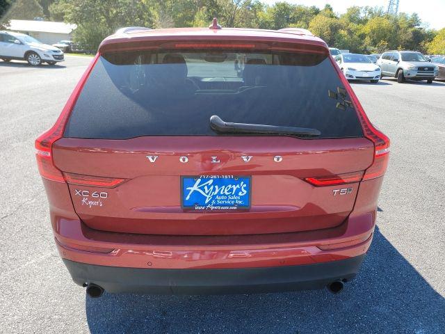2021 Volvo XC60 T5 Momentum
