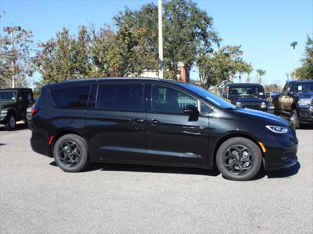 2024 Chrysler Pacifica Hybrid PACIFICA PLUG-IN HYBRID PREMIUM S APPEARANCE