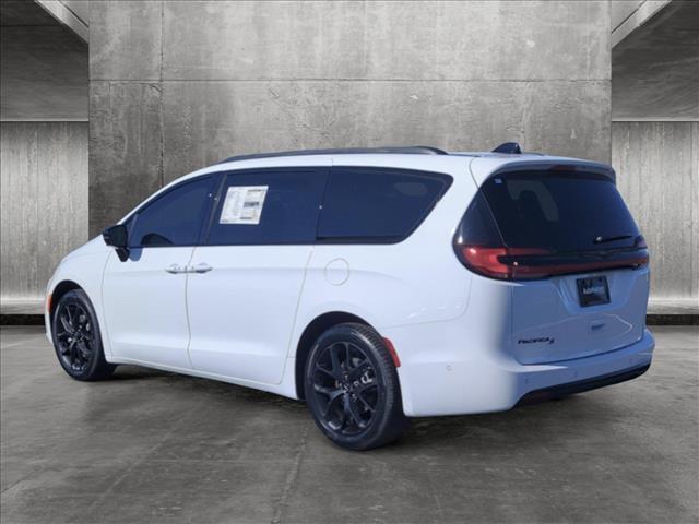 2024 Chrysler Pacifica PACIFICA TOURING L