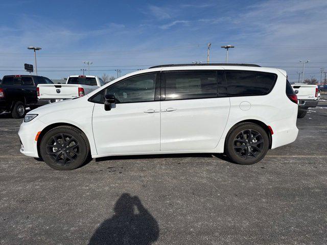 2024 Chrysler Pacifica PACIFICA TOURING L