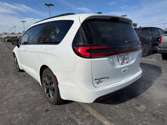 2024 Chrysler Pacifica PACIFICA TOURING L