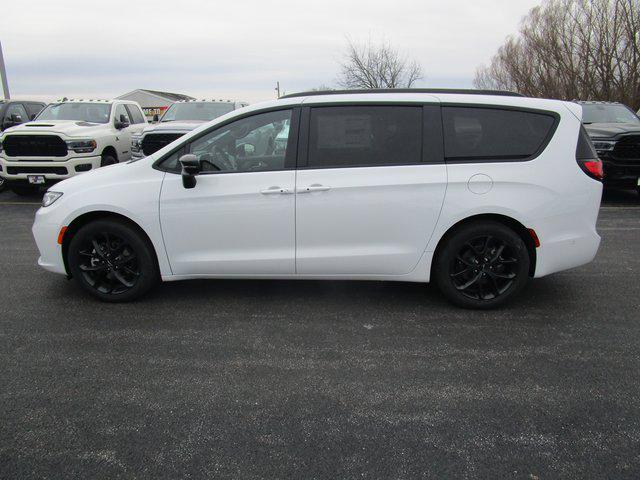 2024 Chrysler Pacifica PACIFICA TOURING L