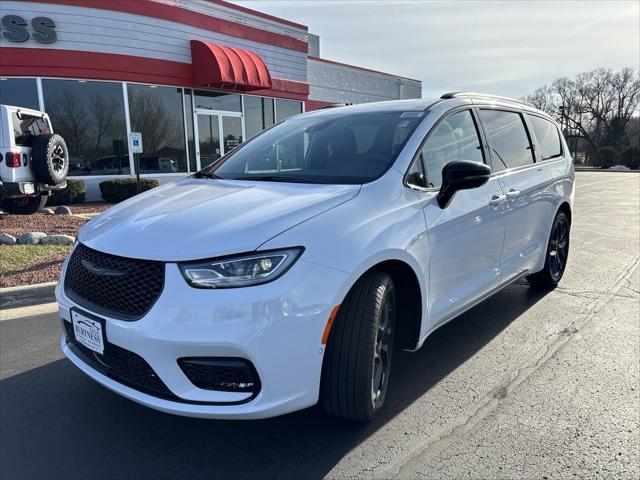 2024 Chrysler Pacifica PACIFICA TOURING L