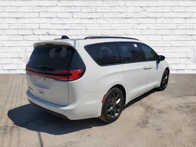 2024 Chrysler Pacifica PACIFICA TOURING L