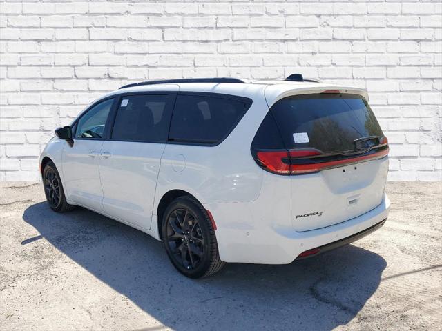 2024 Chrysler Pacifica PACIFICA TOURING L