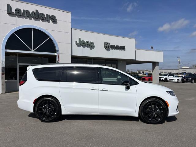 2024 Chrysler Pacifica PACIFICA TOURING L