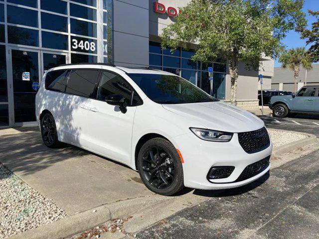 2024 Chrysler Pacifica PACIFICA TOURING L