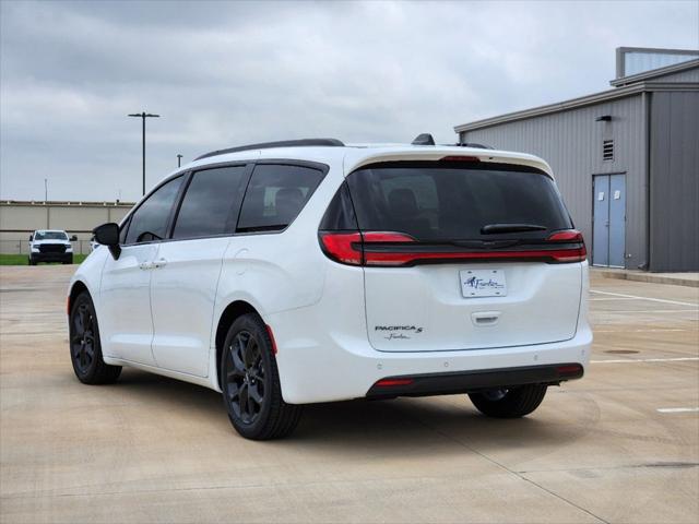 2024 Chrysler Pacifica PACIFICA TOURING L