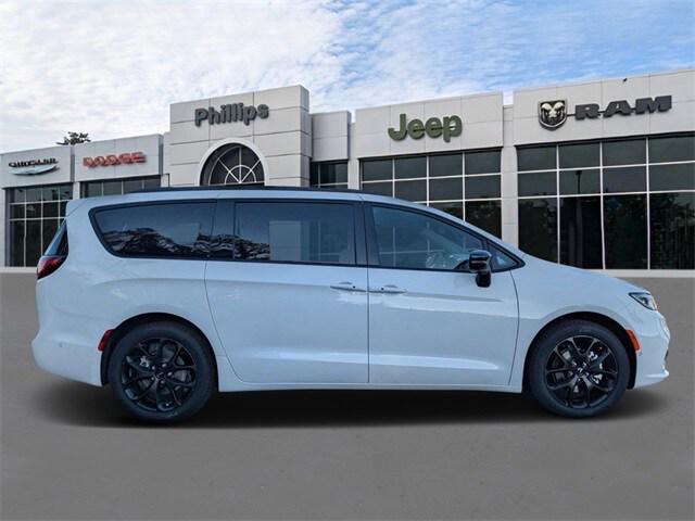 2024 Chrysler Pacifica PACIFICA TOURING L