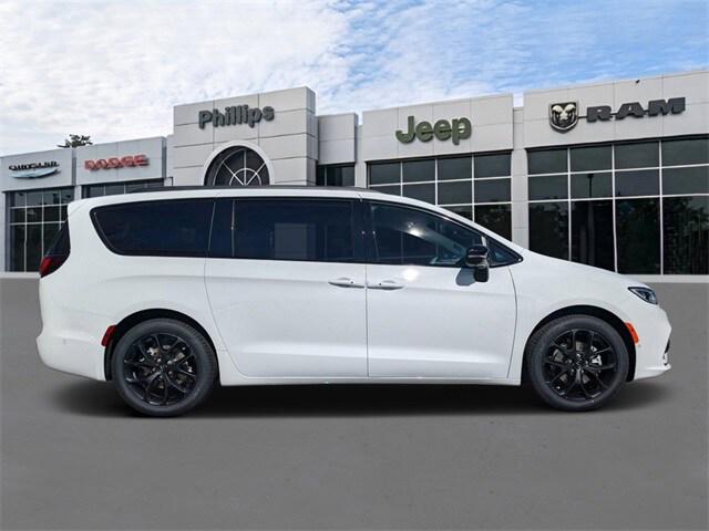 2024 Chrysler Pacifica PACIFICA TOURING L