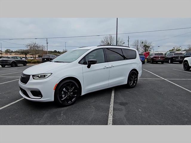 2024 Chrysler Pacifica PACIFICA TOURING L
