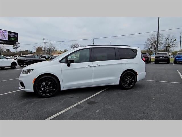 2024 Chrysler Pacifica PACIFICA TOURING L