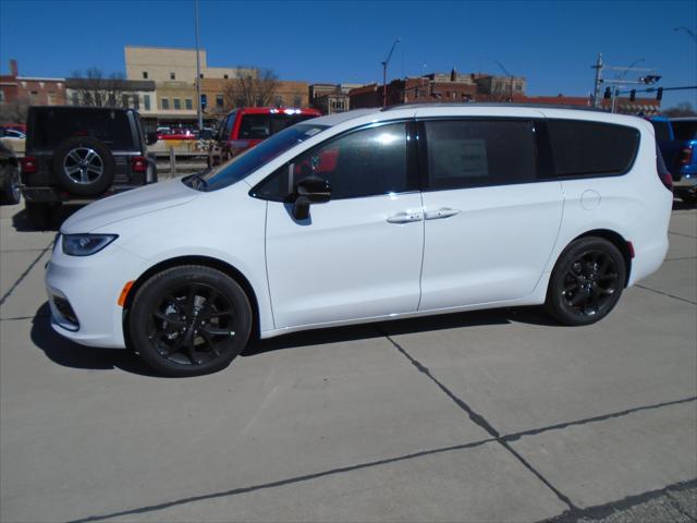 2024 Chrysler Pacifica PACIFICA TOURING L