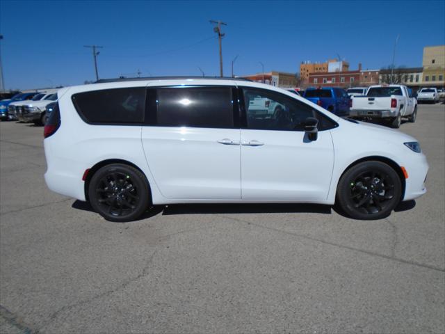 2024 Chrysler Pacifica PACIFICA TOURING L