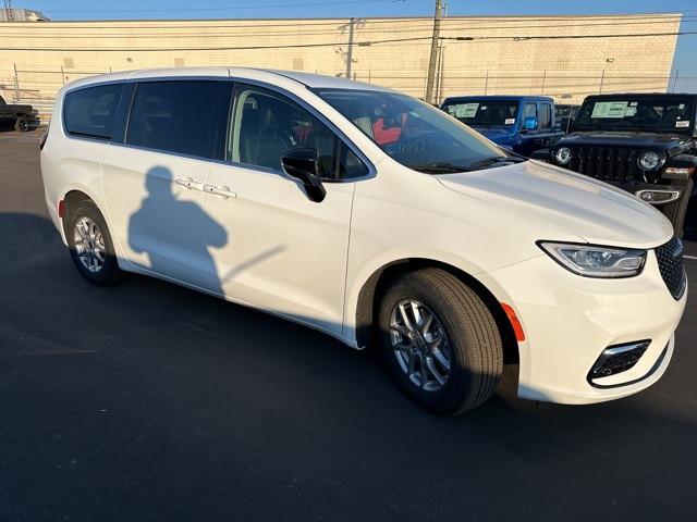 2024 Chrysler Pacifica PACIFICA TOURING L