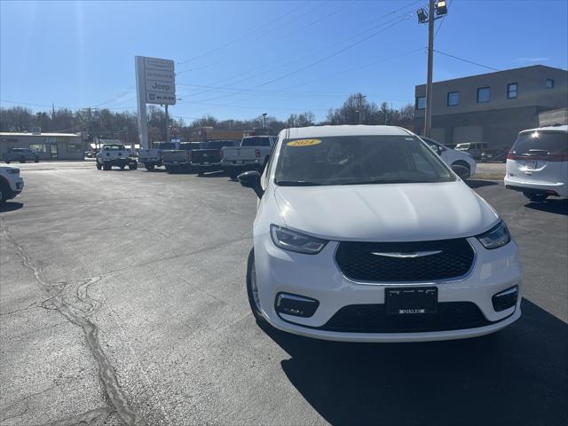 2024 Chrysler Pacifica PACIFICA TOURING L