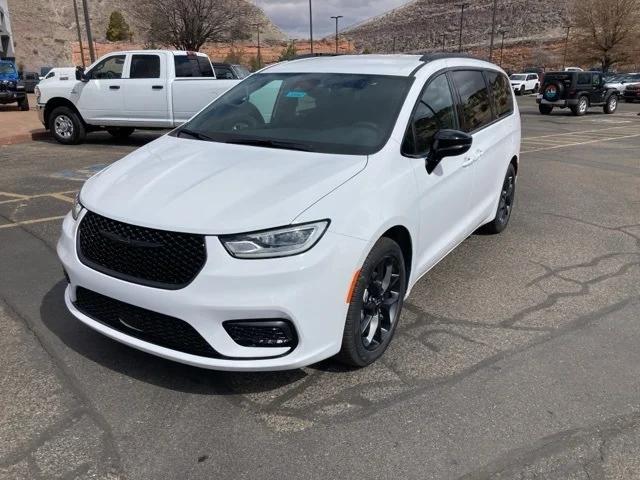 2024 Chrysler Pacifica PACIFICA TOURING L