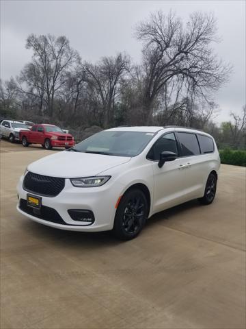 2024 Chrysler Pacifica PACIFICA TOURING L