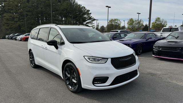 2024 Chrysler Pacifica PACIFICA TOURING L