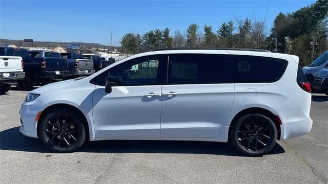 2024 Chrysler Pacifica PACIFICA TOURING L