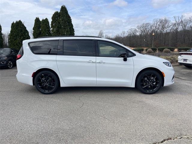 2024 Chrysler Pacifica PACIFICA TOURING L