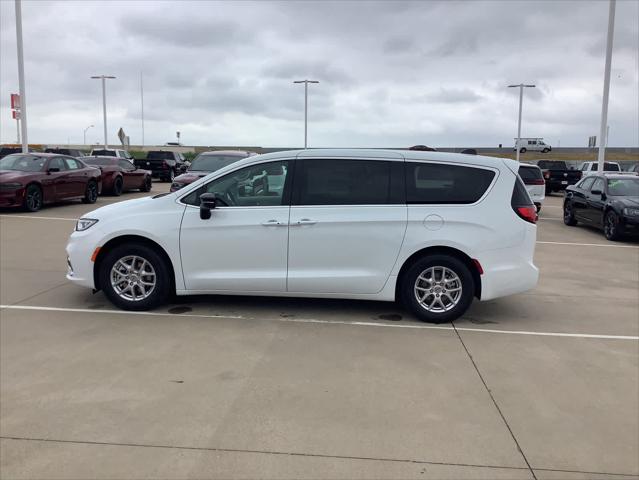 2024 Chrysler Pacifica PACIFICA TOURING L