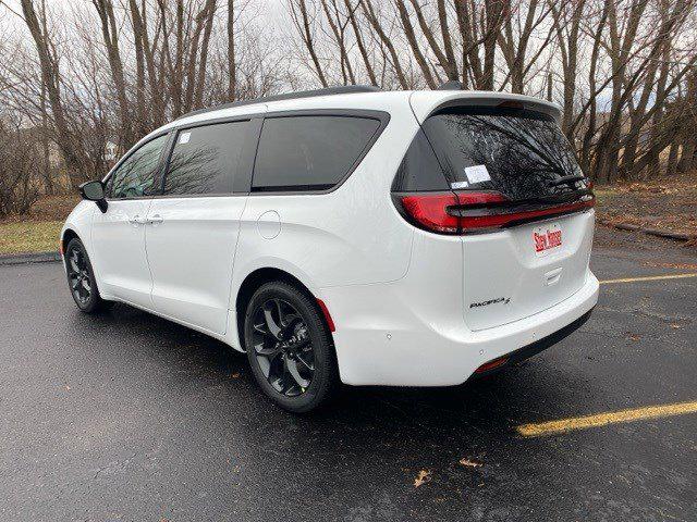 2024 Chrysler Pacifica PACIFICA TOURING L