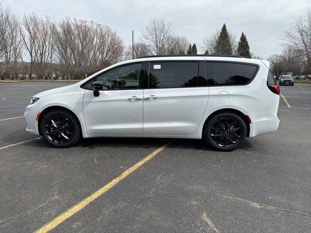 2024 Chrysler Pacifica PACIFICA TOURING L