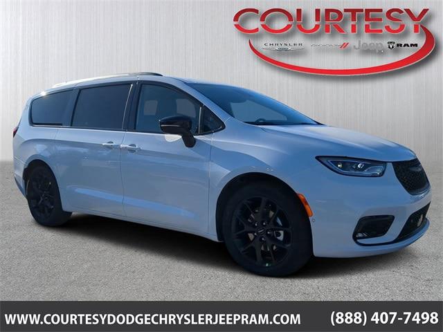 2024 Chrysler Pacifica PACIFICA TOURING L