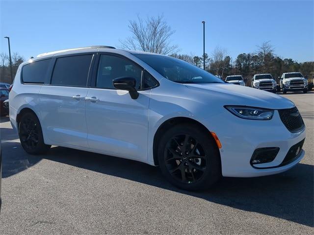 2024 Chrysler Pacifica PACIFICA TOURING L