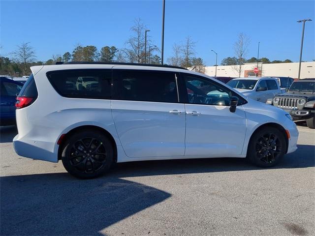 2024 Chrysler Pacifica PACIFICA TOURING L