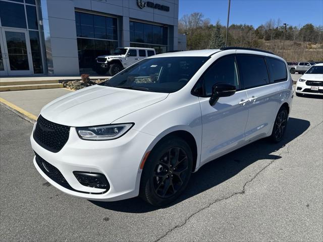 2024 Chrysler Pacifica PACIFICA TOURING L