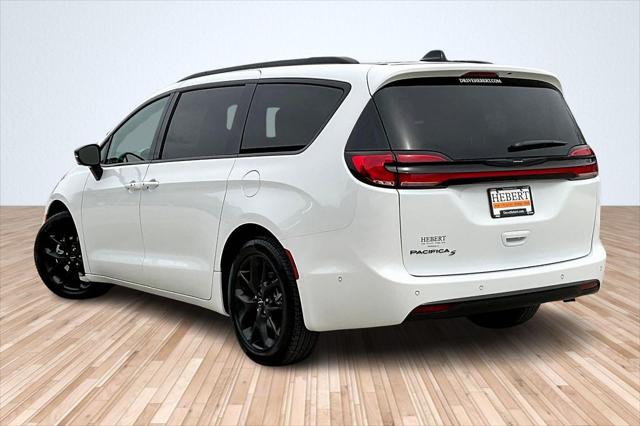 2024 Chrysler Pacifica PACIFICA TOURING L