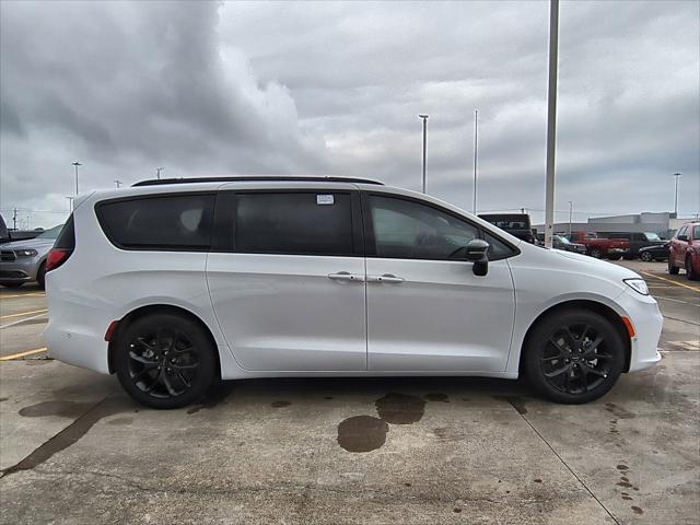 2024 Chrysler Pacifica PACIFICA TOURING L