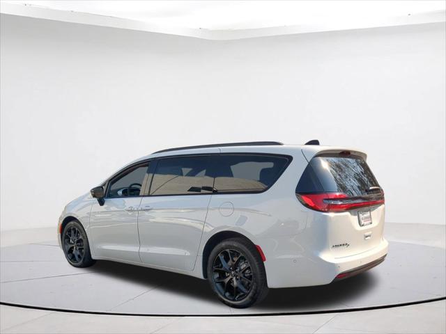 2024 Chrysler Pacifica PACIFICA TOURING L