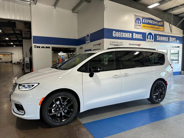 2024 Chrysler Pacifica PACIFICA TOURING L