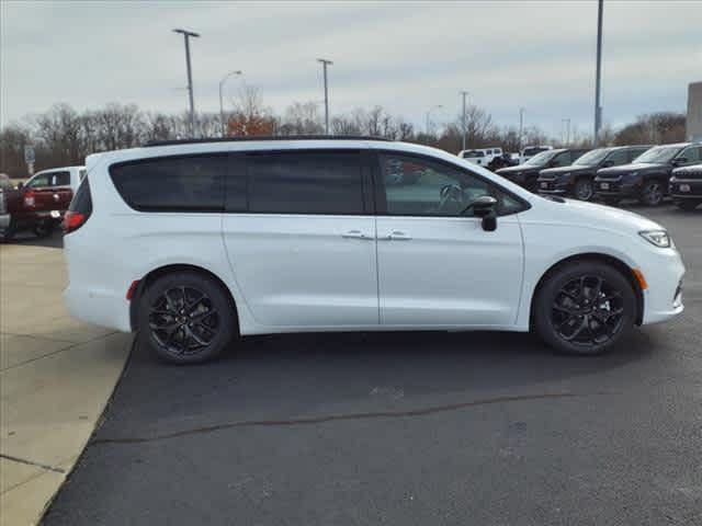 2024 Chrysler Pacifica PACIFICA TOURING L