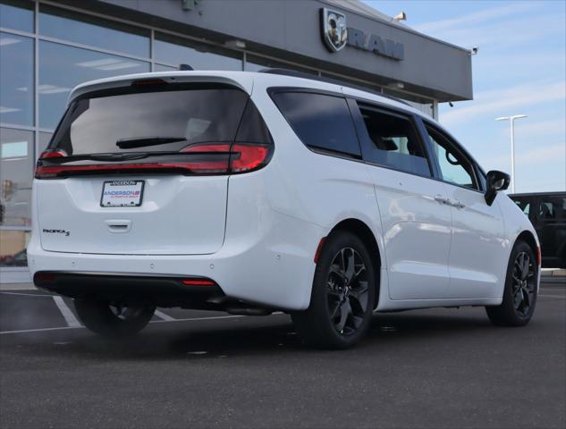 2024 Chrysler Pacifica PACIFICA TOURING L