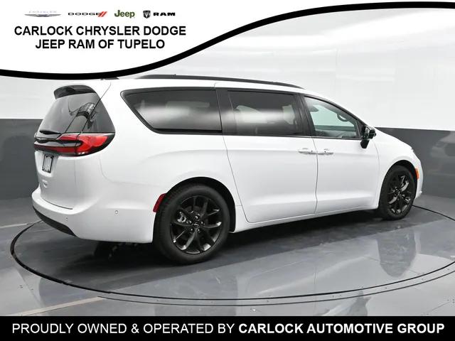 2024 Chrysler Pacifica PACIFICA TOURING L