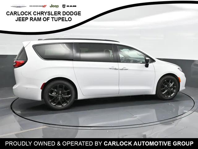 2024 Chrysler Pacifica PACIFICA TOURING L